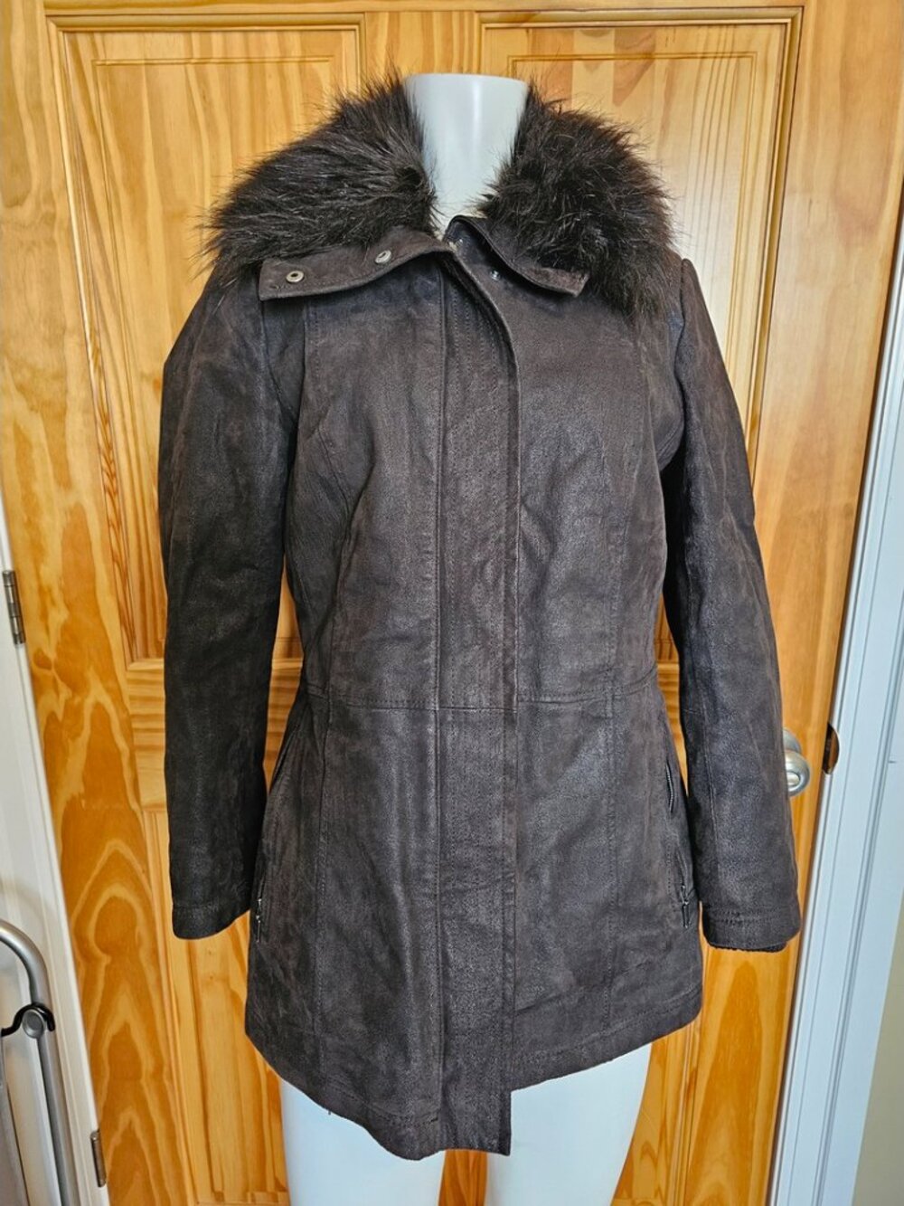 Danier Women's Size Small Genuine Leather Jacket With Faux Fur